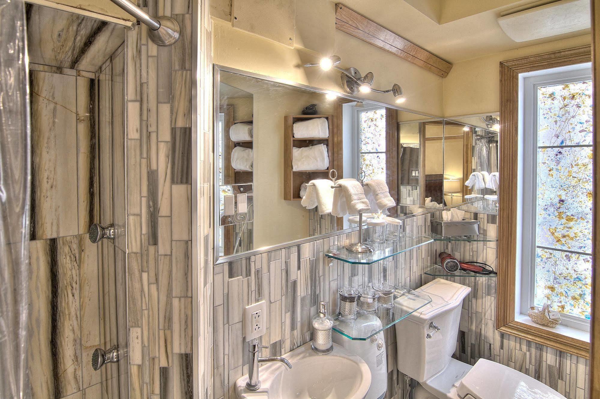 Chateau Saint-marc 4* Montreal