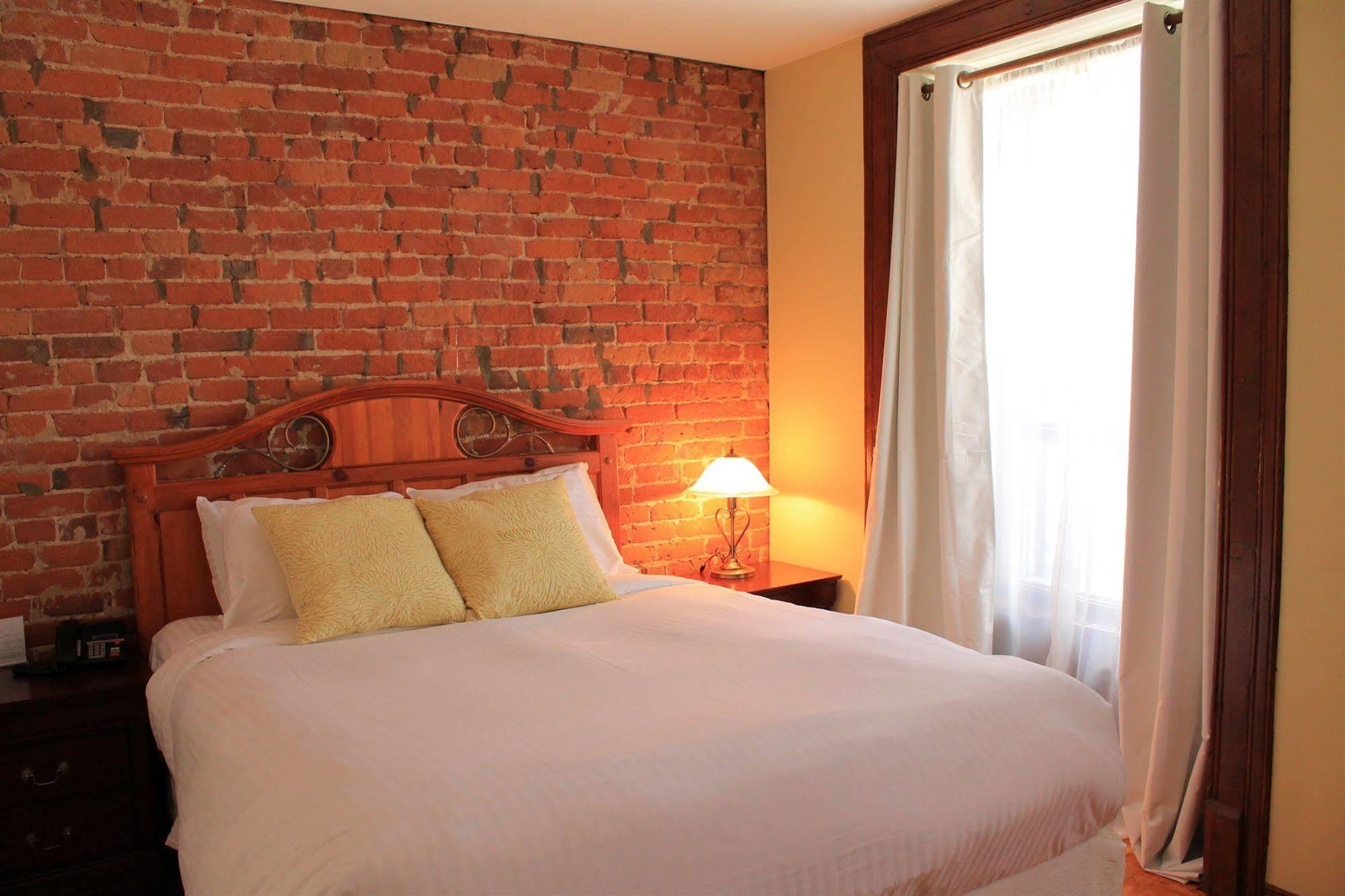 De La Place Royale Inn 3*
