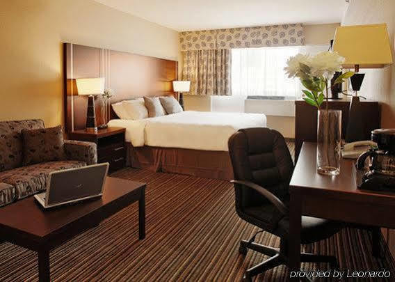 Comfort Downtown 3* Montreal