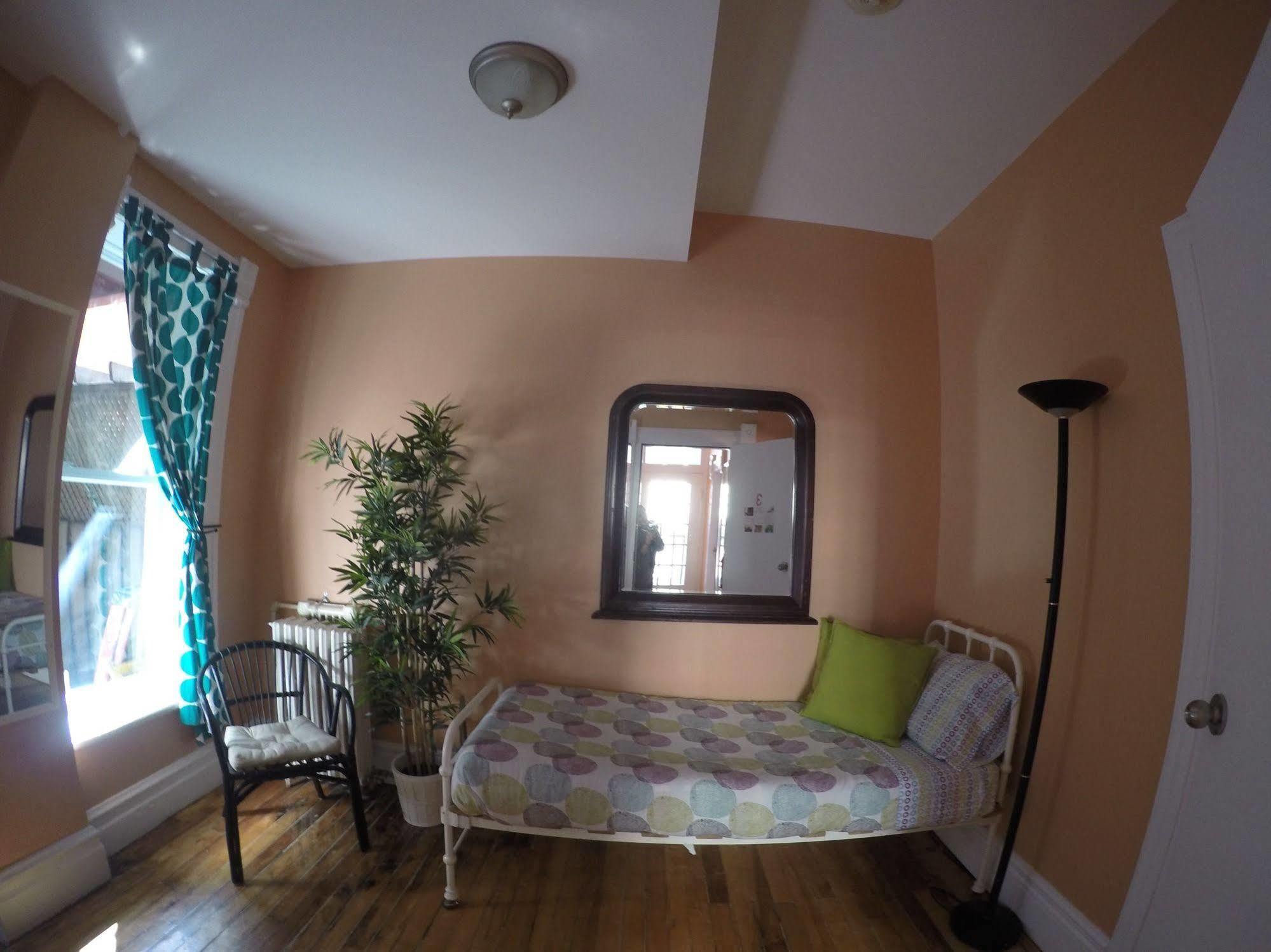 Auberge Du Plateau Hostel *