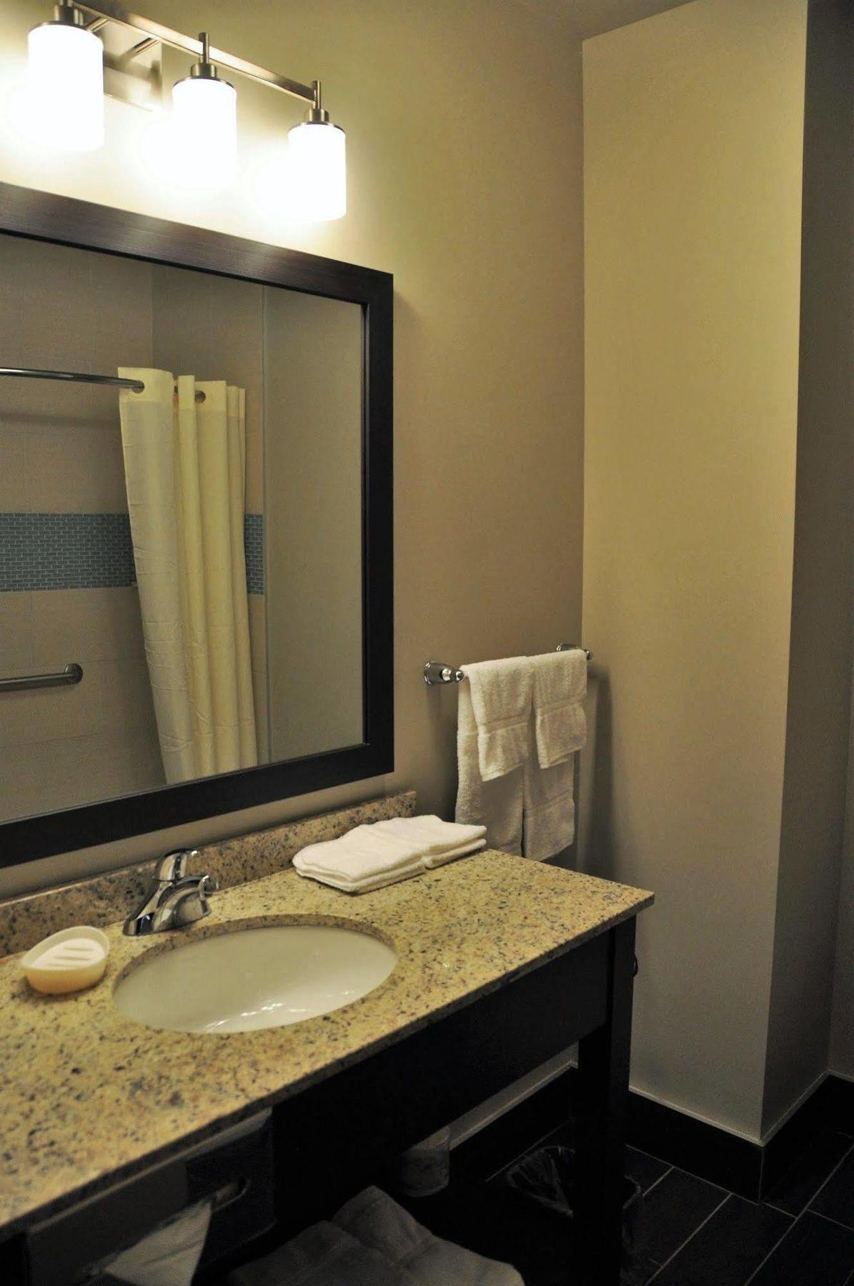 Best Western Plus Hotel Montreal 4* Montreal