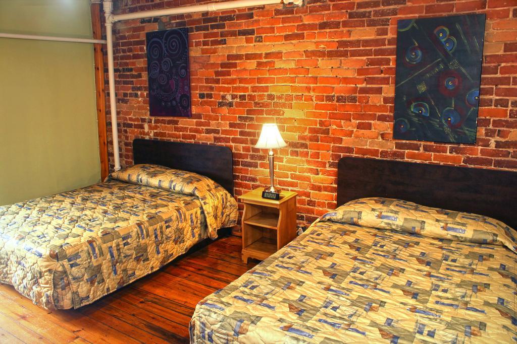Abri Du Voyageur Hotel 2*