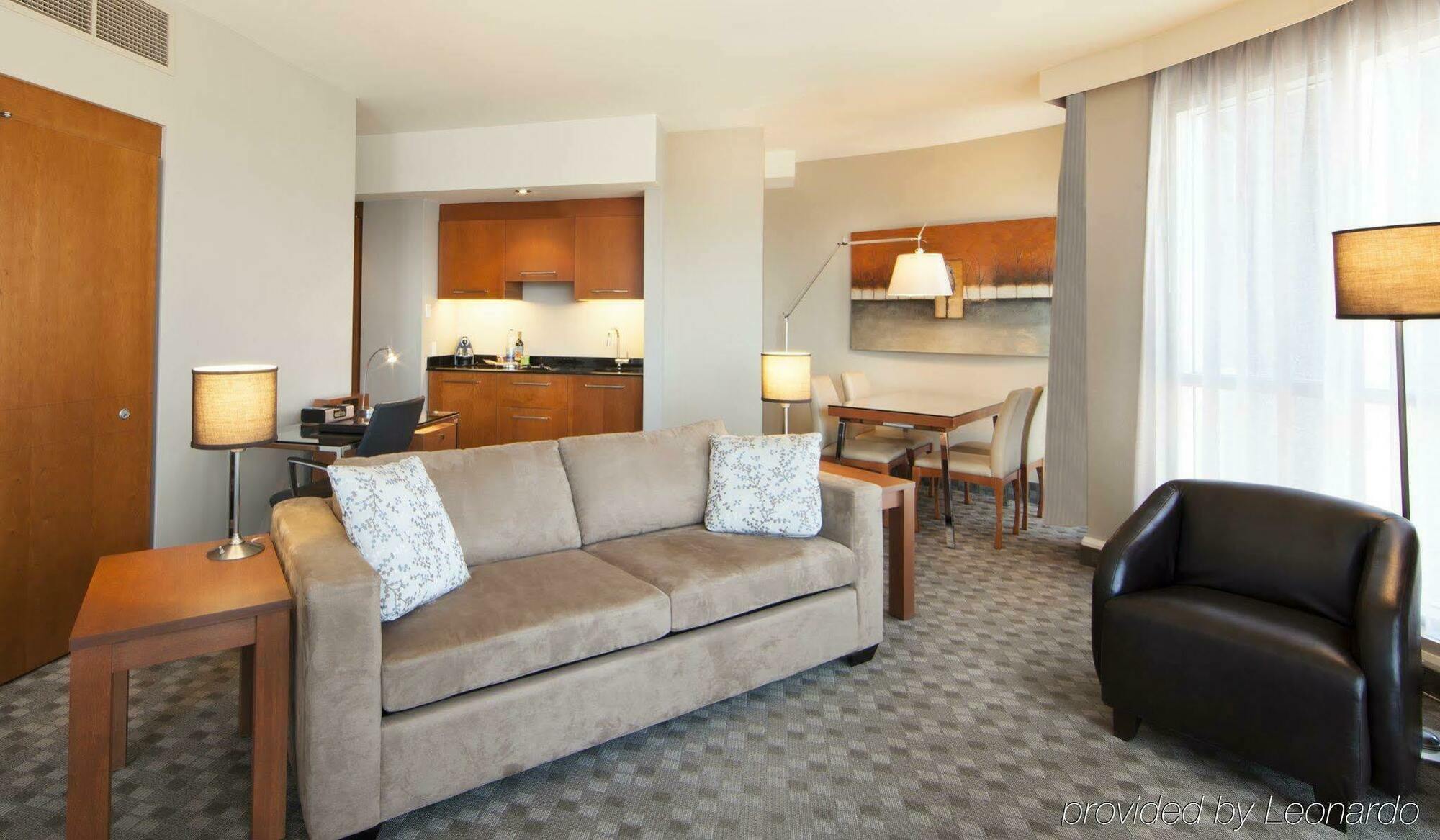 Warwick Le Crystal - Montreal