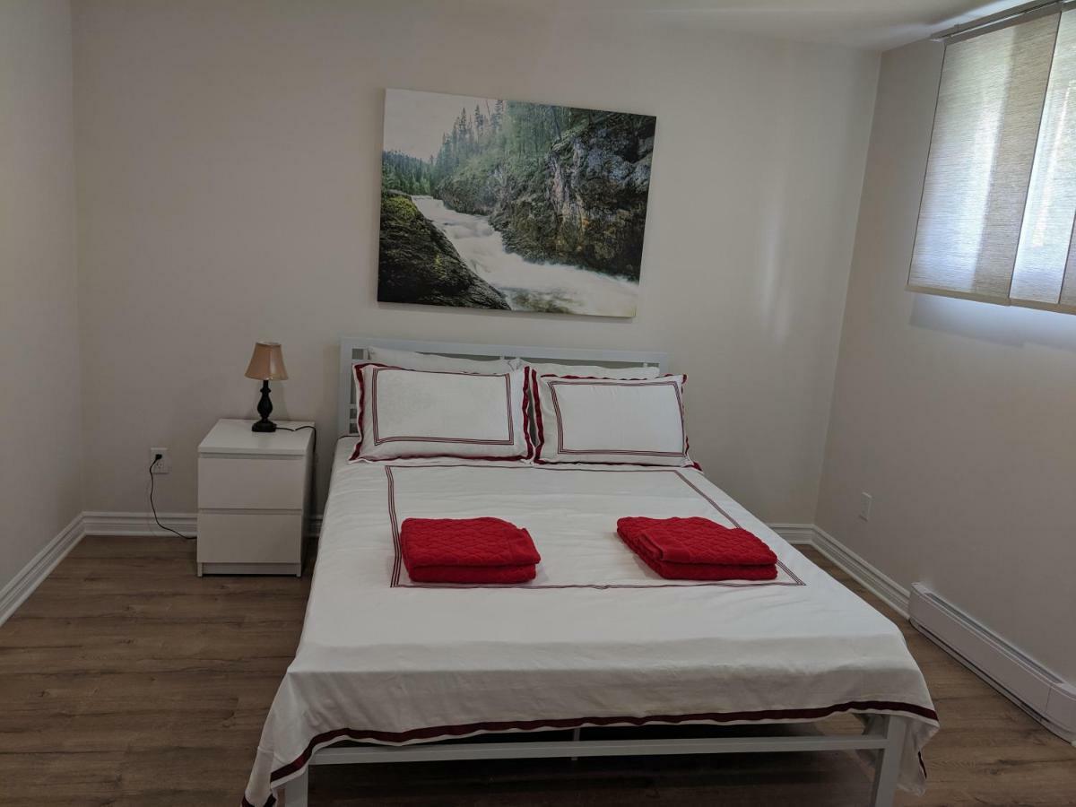 Apartment Spacious Basement One Bedroom Apartment, Wifi.