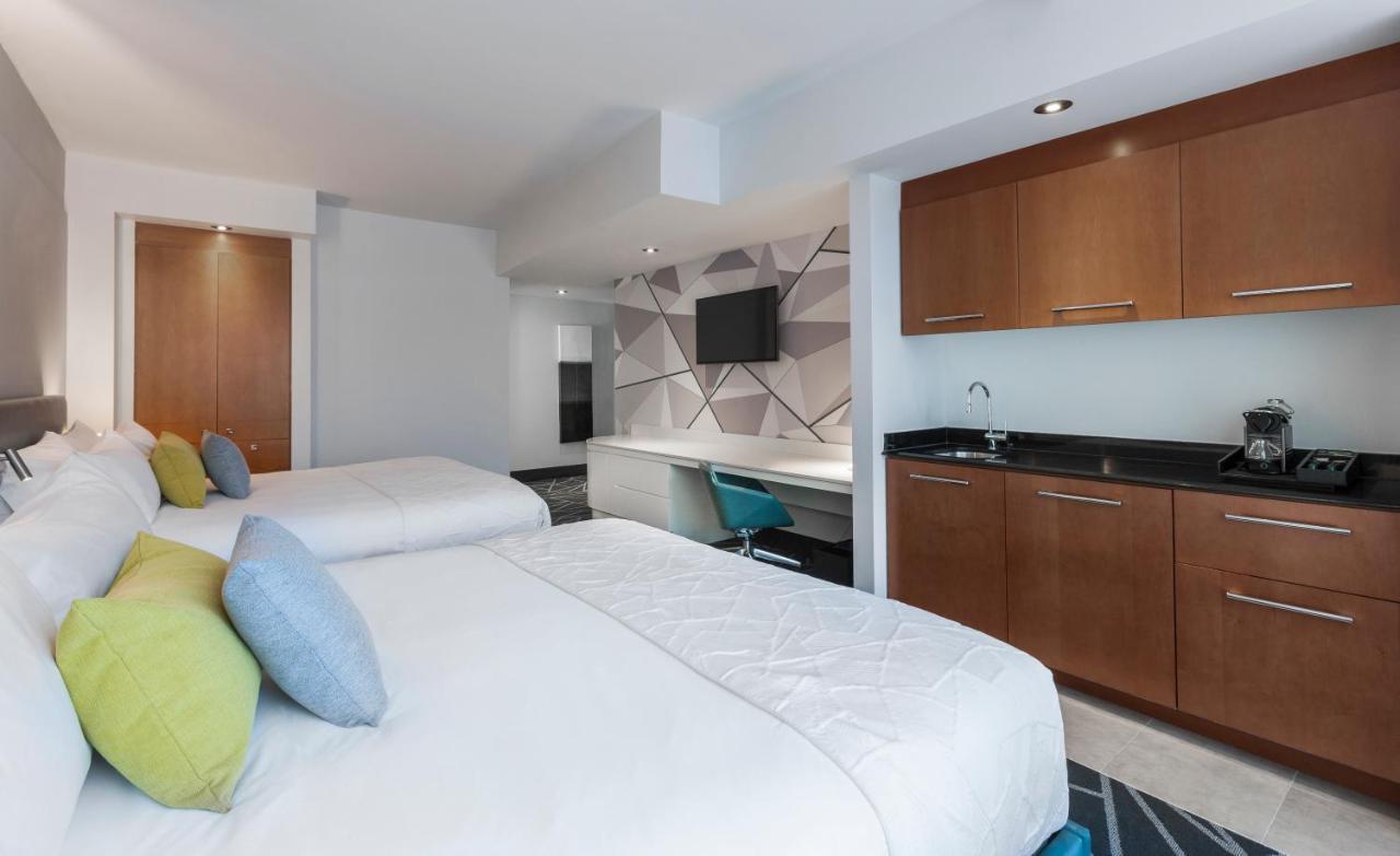 Warwick Le Crystal - Montreal