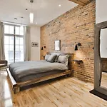 Charming & Contemporary Old Montreal Suites