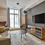 Charming & Contemporary Old Montreal Suites