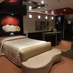 Le Chabrol Hotel & Suites