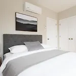 Trendy Little Italy 3 Bedroom Condo By Den Stays