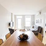 Trendy Little Italy 3 Bedroom Condo By Den Stays