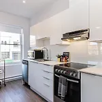 Huge New Flat Well Located Closed On St-Denis Street By Den Stays