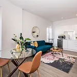 Huge New Flat Well Located Closed On St-Denis Street By Den Stays