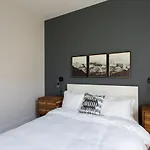 Huge & Swanky Apartment By Atwater Market By Den Stays