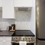 Blue Oasis Studio With Full Kitchen And Bath By Den Stays