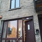 Full Kitchen - High Speed Internet - Beautiful Room