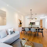Exquisite Modern Condo In Little Italy By Den Stays