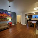 Full Kitchen / Metro Atwater / High Speed Internet