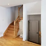 Comfort Townhouse Close To Airport
