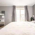 3Br City Escape In Stylish Apartment At Anjou