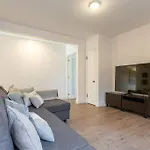 Free Parking, Beautiful 4 1/2- 2 Bedroom Apartment