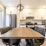 Free Parking, Beautiful 4 1/2- 2 Bedroom Apartment