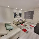 4 Bedrooms Beautiful Townhouse