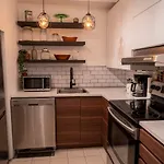 Superb 1 Bed & Sofa Bed Steps Away From Cdn Metro