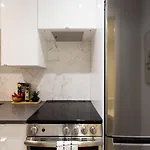 Palms Little Italy Studio With Full Bathroom By Denstays