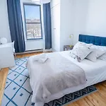 Stunning 2 Bedroom Apt 3Mins Walk From Cdn Metro
