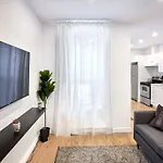 Beautiful 2-Bedroom Downtown Mtl With Free Coffee And Parking