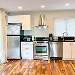Stylish Townhome Dt Mtl