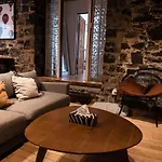 Large 3 Bed 2 Bath For 8 In Center Of Golden Square Mile - Stanley House