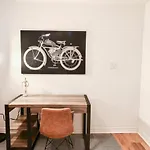 Large 3 Bed 2 Bath For 8 In Center Of Golden Square Mile - Stanley House