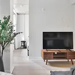 Perfect Location In City - Must Stay