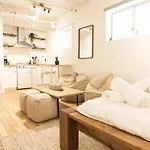 Beautiful Studio In Westmount Amazing Location