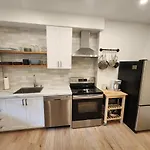 Elegant Two Bedroom With Office In Montreal