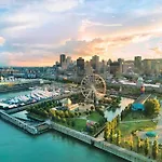 Mind Blowing City View - 2 Beds - Pool & Spa - Downtown Montreal