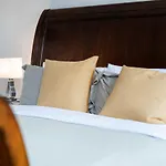 Spacious 2 Bedroom In The Heart Of Montreal
