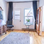 Beautiful 3 Beds Apt - 3Mins From Metro