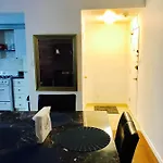 Stylish Montreal Apartment: Comfortable Stay In The Golden Square Mile