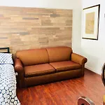 Stylish Montreal Apartment: Comfortable Stay In The Golden Square Mile