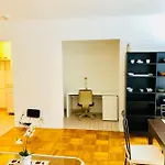 Stylish Montreal Apartment: Comfortable Stay In The Golden Square Mile