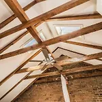 North House - Mtl Artist Loft - Champs
