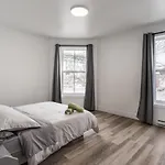 Spacious Three Bedrooms Apartment 01