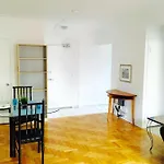 Stylish Montreal Apartment: Comfortable Stay In The Golden Square Mile