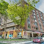 Stylish Montreal Apartment: Comfortable Stay In The Golden Square Mile