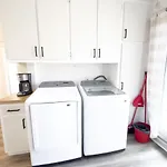 4-Bed Gem In Little Italy, 5Min From Beaubien
