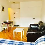 Stylish Montreal Apartment: Comfortable Stay In The Golden Square Mile