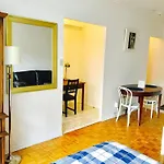 Stylish Montreal Apartment: Comfortable Stay In The Golden Square Mile