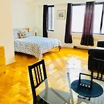 Stylish Montreal Apartment: Comfortable Stay In The Golden Square Mile